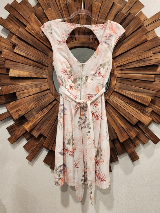 Guess Dresses & Skirts - Guess Floral Tie-Waist V-Neck Summer Dress in Blush Floral Sz 0 With Mask
